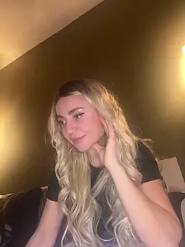 Snapshot of Arina_g chatting on December 22, 2025, 9:23 pm Arina g online show from December 22, 2025, 9:23 pm