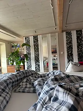 Manu1983el01 online show from April 20, 2026, 7:55 am