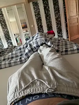 Manu1983el01 online show from April 21, 2026, 3:39 pm