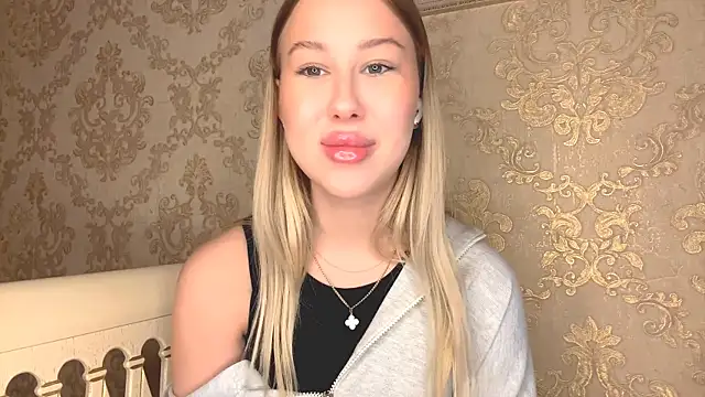 LashandraGiacomelli online show from December 20, 2025, 4:47 pm