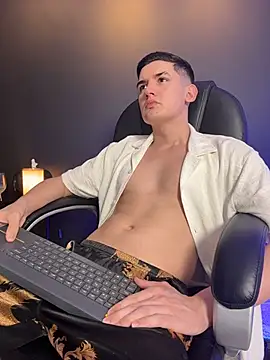 Valentino ceratti online show from December 18, 2025, 11:22 pm