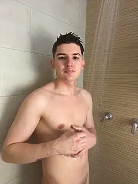 Valentino ceratti online show from December 22, 2025, 2:52 am