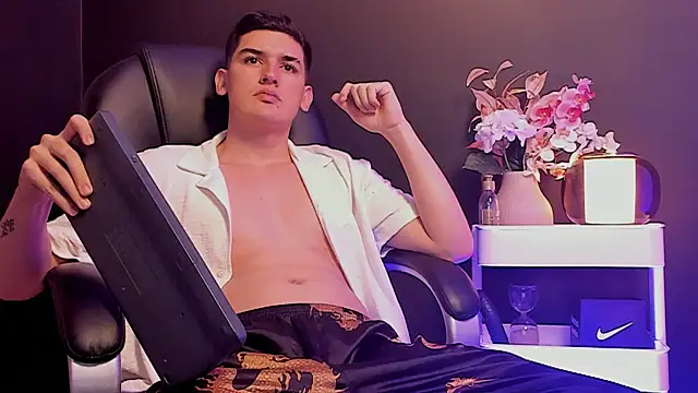 Valentino ceratti online show from February 7, 2026, 4:27 am