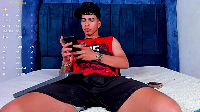 luca4daddy online show from December 16, 2025, 3:33 am