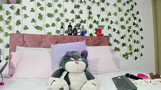 Ayla-marttinez online show from July 13, 2026, 12:35 am