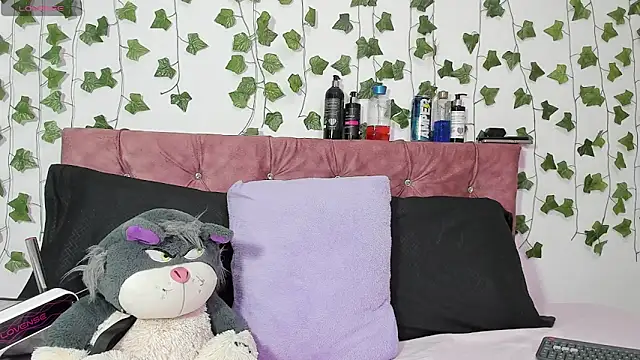 Ayla-marttinez online show from July 15, 2026, 2:39 am