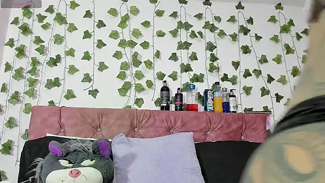 Ayla-marttinez online show from July 16, 2026, 1:33 am