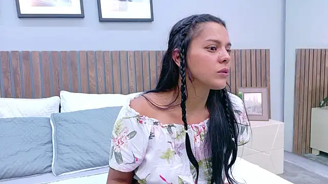 Mia Bellefort online show from March 4, 2026, 7:53 pm