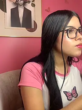 PrettyDafnne online show from December 15, 2025, 6:56 pm