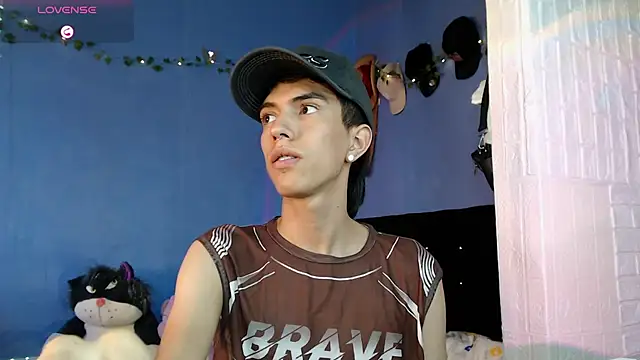 Juan Gomezz26 online show from August 6, 2026, 10:44 pm