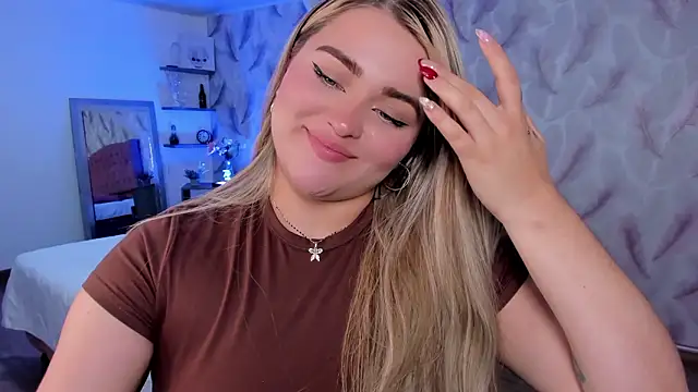 Luna volk  online show from January 18, 2026, 3:10 am