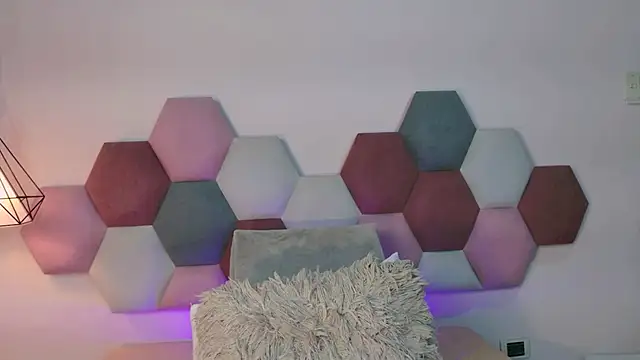 PaulinaSaint online show from March 10, 2026, 12:59 am