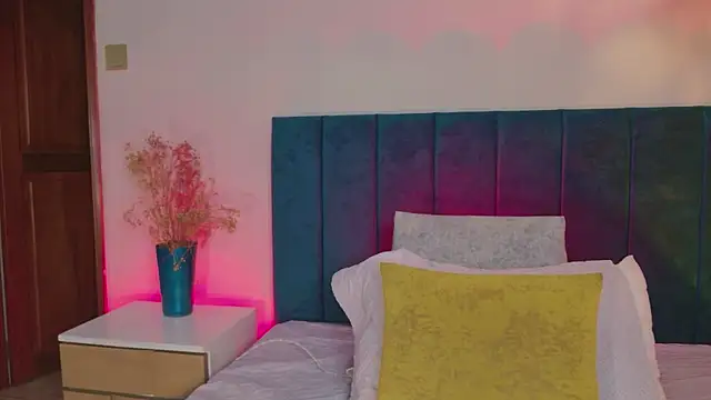 PaulinaSaint online show from March 17, 2026, 12:37 am