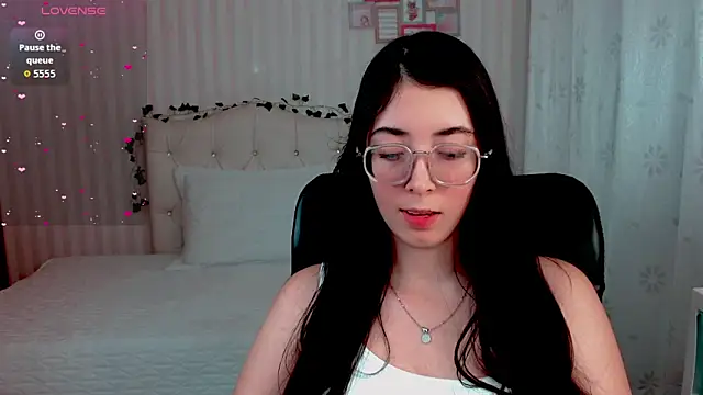 emmalove doll online show from March 22, 2026, 12:25 am