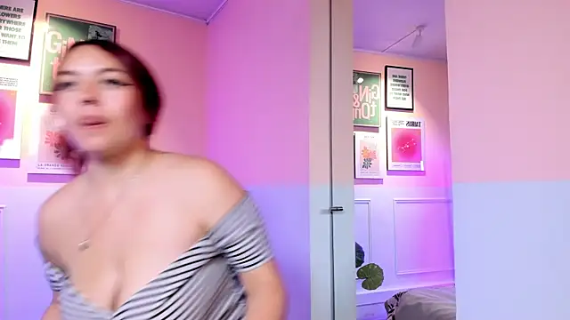 Lia Roise online show from December 15, 2025, 11:42 pm