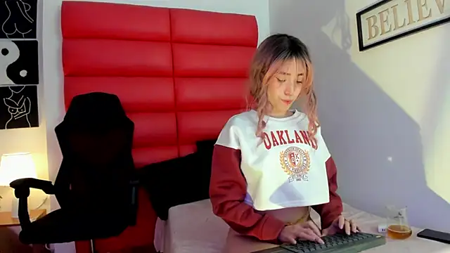 Oliviamonroex18 online show from January 8, 2026, 10:45 pm