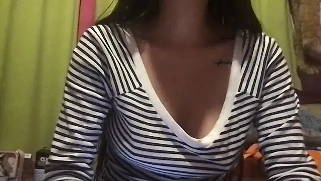 Snapshot of miia_rose_ chatting on July 5, 2026, 12:28 am miia rose online show from July 5, 2026, 12:28 am
