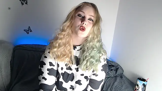 RebeFucksonn online show from April 26, 2026, 8:39 pm