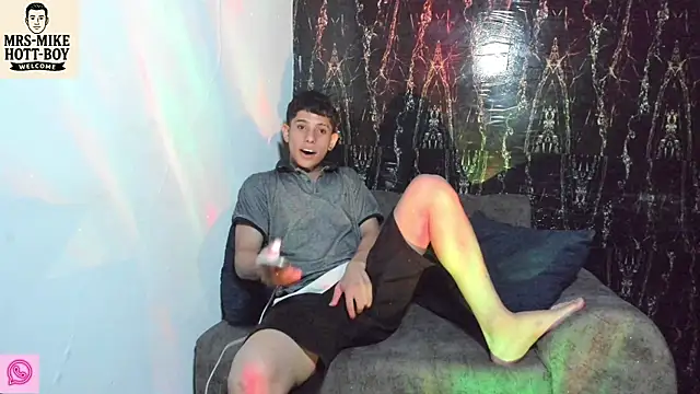 Mrs-mike-hott-boy online show from December 14, 2025, 3:45 am