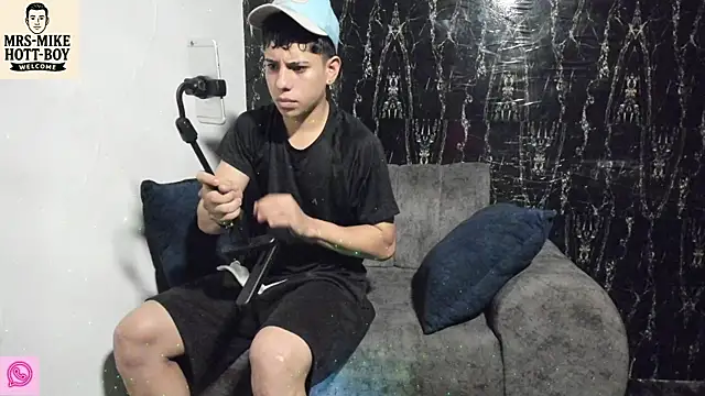 Mrs-mike-hott-boy online show from December 16, 2025, 3:44 am