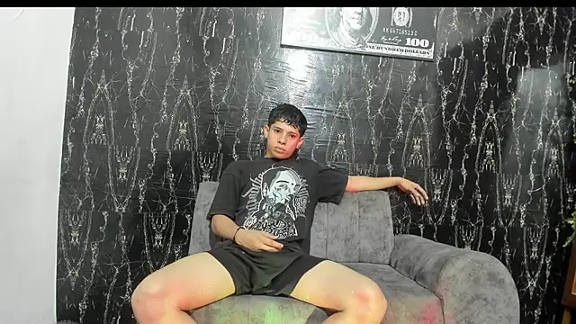 Mrs-mike-hott-boy online show from December 21, 2025, 3:19 pm