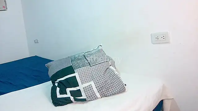 Sthefanyx2 online show from August 9, 2026, 1:51 am