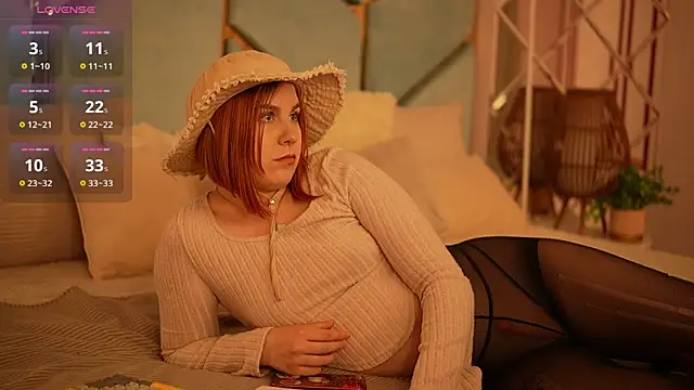 GingerPinky online show from June 14, 2026, 7:27 pm