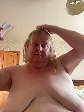 Curvy-Irish-CrystalX online show from April 19, 2026, 12:48 pm