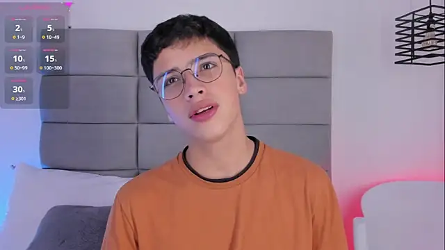 JoshClaarktt online show from May 10, 2026, 4:06 am