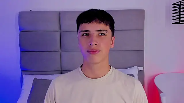 JoshClaarktt online show from June 12, 2026, 4:11 am