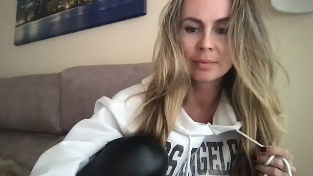 LeMilf online show from March 8, 2026, 3:38 pm