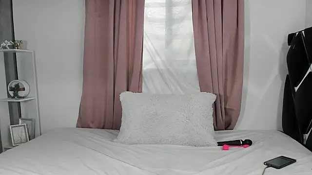 Annyeliz online show from June 9, 2026, 7:03 pm