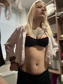 TeaseKitten- online show from December 18, 2025, 5:24 am