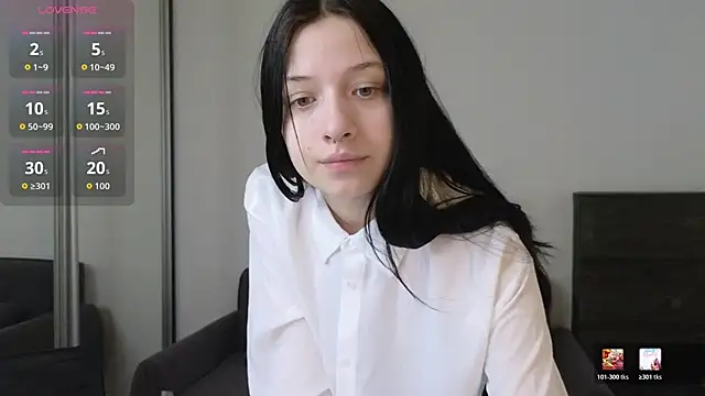 AlicePowells online show from April 23, 2026, 11:09 am