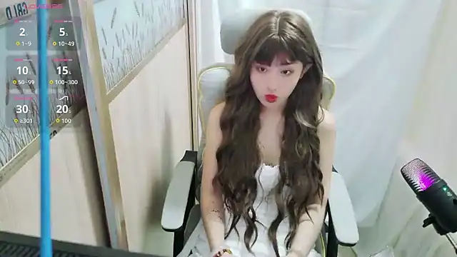 QINQIN-BYE online show from December 17, 2025, 1:06 pm