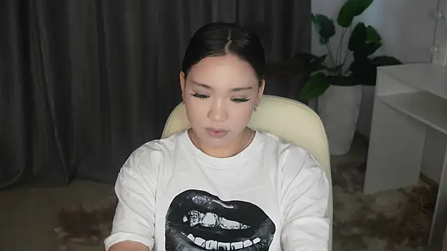 AyannaMilian online show from December 15, 2025, 9:02 am