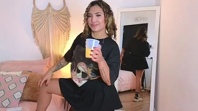 Grecia Miller  online show from December 22, 2025, 12:24 pm