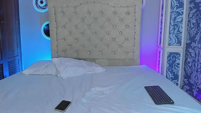 Beele and Evie online show from March 17, 2026, 7:28 pm