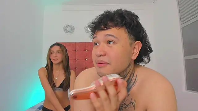 Beele and Evie online show from March 22, 2026, 8:40 am