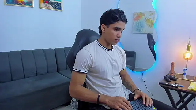 Dustyn Michelle1 online show from February 9, 2026, 7:51 pm