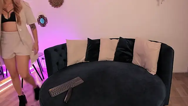 Morgan Lux online show from January 17, 2026, 2:38 am