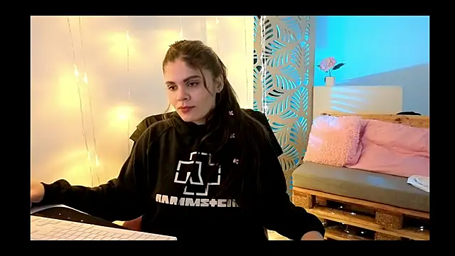 Snapshot of vickvalencia2 chatting on January 9, 2026, 6:16 am vickvalencia2 online show from January 9, 2026, 6:16 am