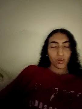 LindaRojas online show from December 22, 2025, 2:41 am