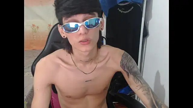 Snapshot of Sweett_Boyy chatting on December 18, 2025, 12:17 am Sweett Boyy online show from December 18, 2025, 12:17 am