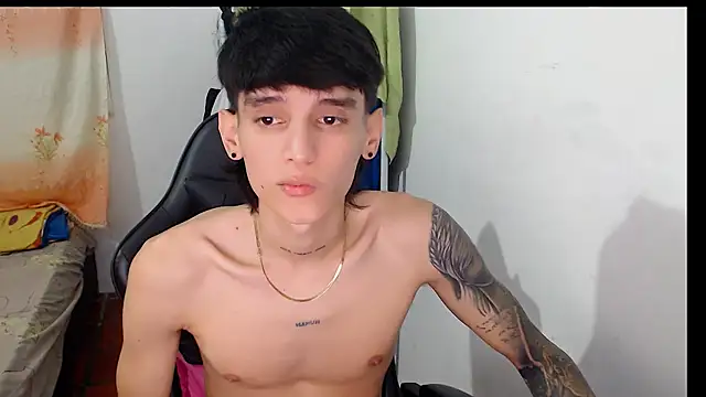 Snapshot of Sweett_Boyy chatting on December 22, 2025, 10:51 pm Sweett Boyy online show from December 22, 2025, 10:51 pm