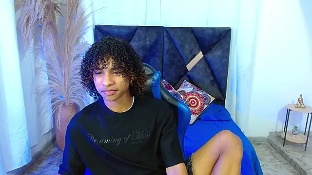 angelll18  online show from June 6, 2026, 9:19 pm