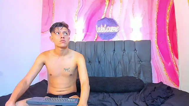 Hotsweet Guys online show from December 14, 2025, 4:51 am