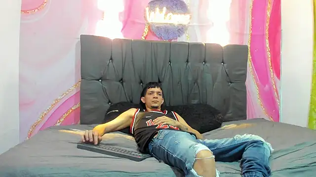 Straight Guy22 online show from January 19, 2026, 4:05 am