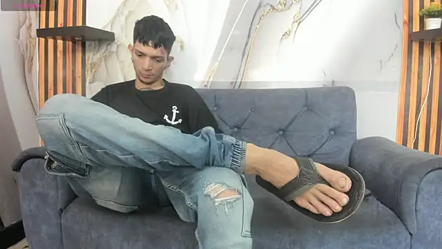 Straight Guy22 online show from February 5, 2026, 4:06 am