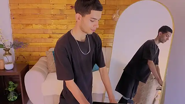 prettyboyy 13 online show from February 1, 2026, 7:56 pm